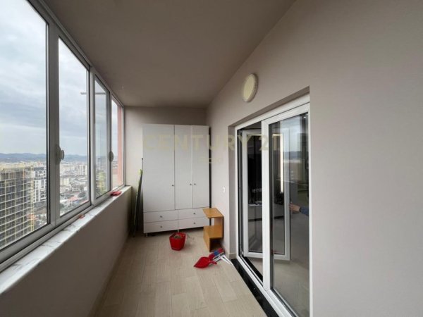 Tirane, jepet me qera apartament 2+1+Ballkon Kati 12, 99 m² 600 € 