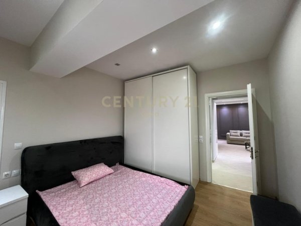 Tirane, jepet me qera apartament 2+1+Ballkon Kati 12, 99 m² 600 € 