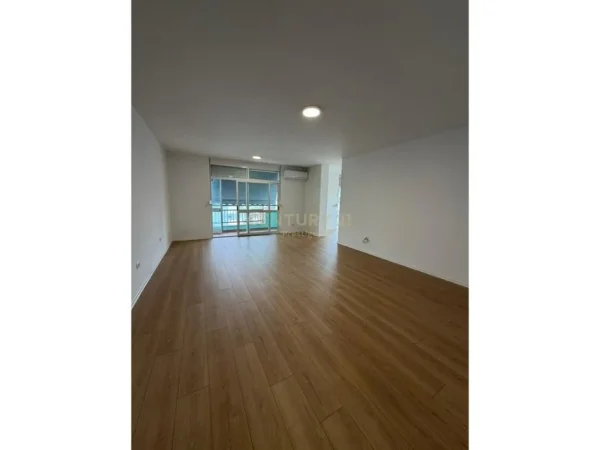 Tirane, jepet me qera zyre Kati 9, 120 m² 1.400 € 