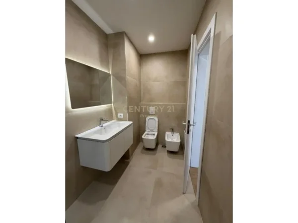 Tirane, jepet me qera zyre Kati 9, 120 m² 1.400 € 