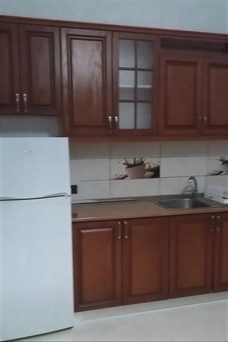 Tirane, jepet me qera apartament 2+1+Ballkon Kati 3, 100 m² 450 € (Shkolla e Bashkuar)