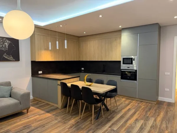 Tirane, jepet me qera Vile 3 Katshe Kati 4, 260 m² 3.000 € 