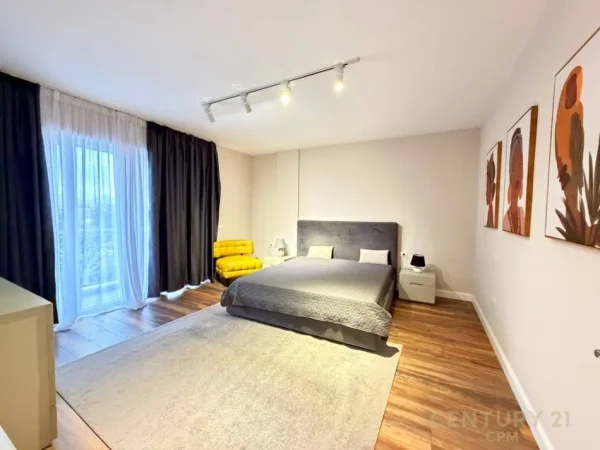 Tirane, jepet me qera Vile 3 Katshe Kati 4, 260 m² 3.000 € 