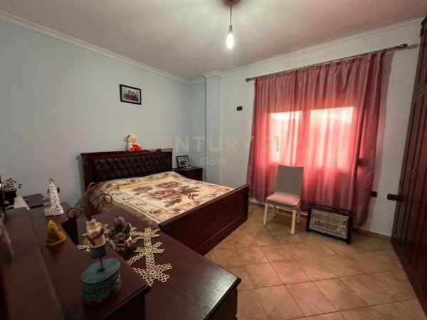 Tirane, jepet me qera apartament 2+1+Ballkon Kati 2, 114 m² 350 €