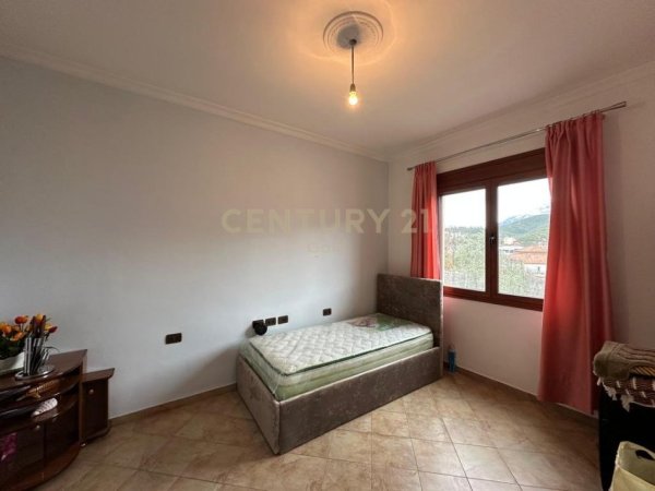 Tirane, jepet me qera apartament 2+1+Ballkon Kati 2, 114 m² 350 €