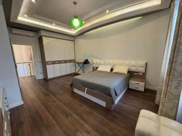 Tirane, shitet Vile 3+1 , 320 m² 400.000 € 