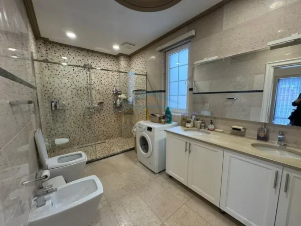 Tirane, shitet Vile 3+1 , 320 m² 400.000 € 