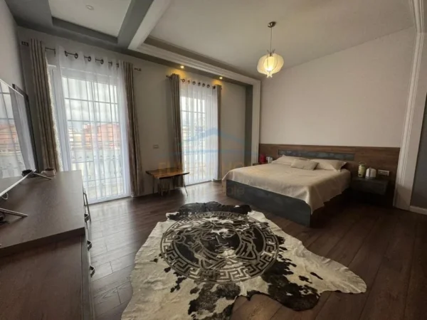 Tirane, shitet Vile 3+1 , 320 m² 400.000 € 
