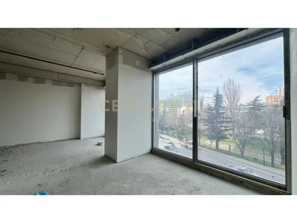 Tirane, jepet me qera ambjent biznesi Kati 2, 154 m² 7.000 € (Downtown)