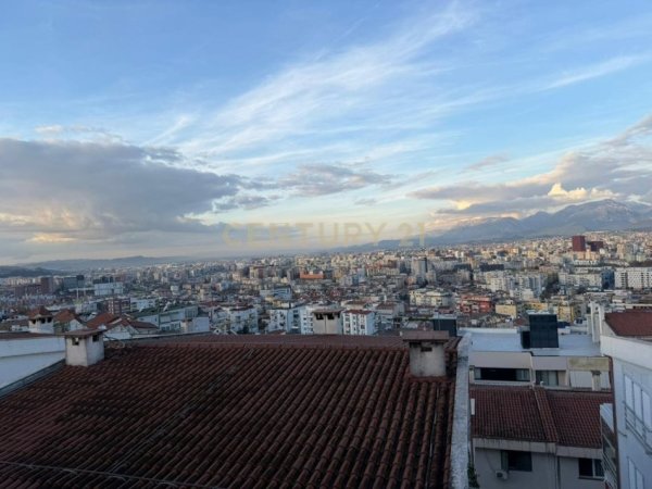 Tirane, jepet me qera apartament 3+1 Kati 3, 126 m² 1.200 € (Kodra e Diellit)