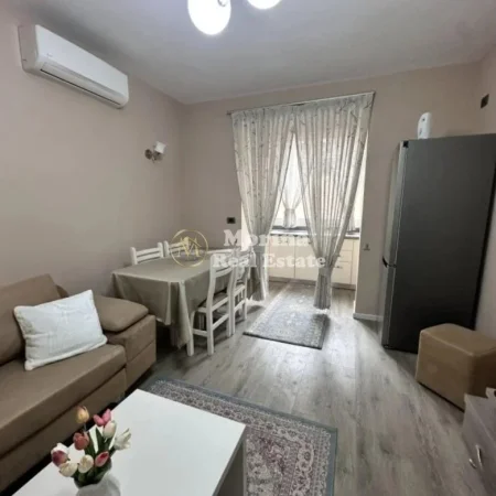Tirane, jepet me qera apartament 2+1 Kati 2, 75 m² 750 € (Vasil Shanto)
