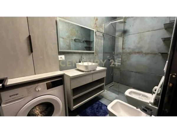 Tirane, jepet me qera apartament 3+1+Aneks+Ballkon Kati 14, 140 m² (Garden Building)