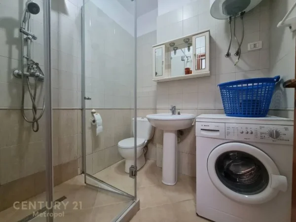 Tirane, jepet me qera apartament 1+1 Kati 5, 70 m² 700 € (Liqeni Tiranes)