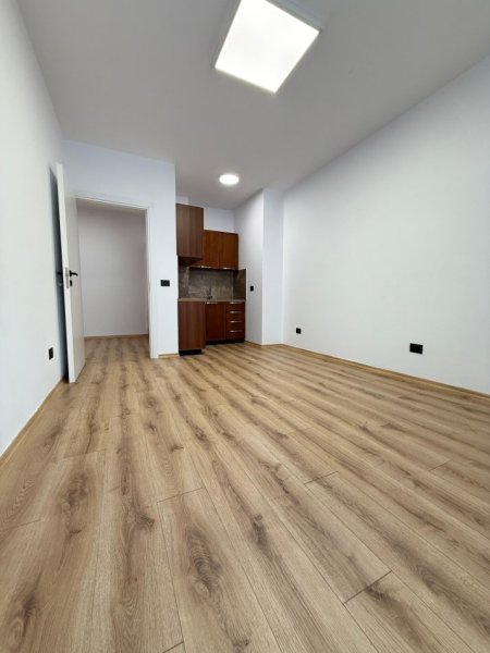 Tirane, jepet me qera apartament 1+1 Kati 1, 67 m² 800 € (Ish Ekspozita)