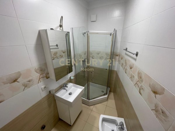 Tirane, jepet me qera apartament 1+1 Kati 2, 85 m² 600 € (Liqeni i Thate)