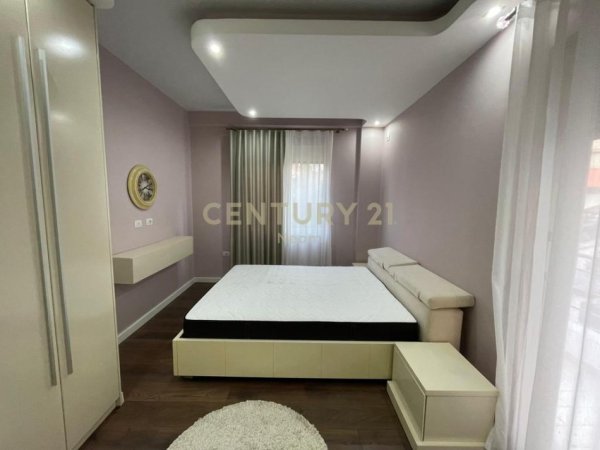 Tirane, jepet me qera apartament 1+1 Kati 2, 85 m² 600 € (Liqeni i Thate)