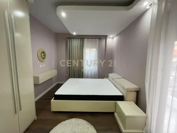 Tirane, jepet me qera apartament 1+1 Kati 2, 85 m² 600 € (Liqeni i Thate)