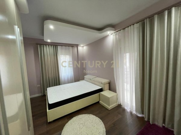 Tirane, jepet me qera apartament 1+1 Kati 2, 85 m² 600 € (Liqeni i Thate)