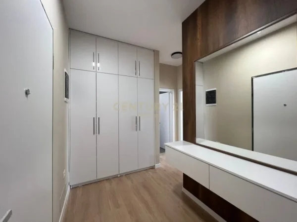 Tirane, jepet me qera apartament 2+1+Ballkon Kati 2, 124 m² 2.000 € (Rezidenca Green Valley)