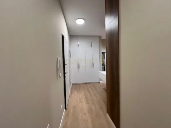 Tirane, jepet me qera apartament 2+1+Ballkon Kati 2, 124 m² 2.000 € (Rezidenca Green Valley)