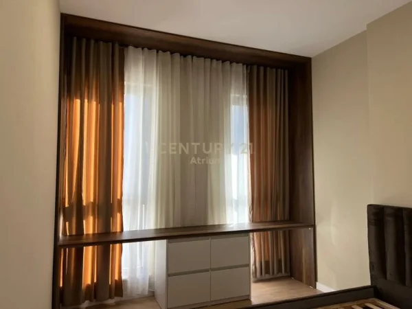 Tirane, jepet me qera apartament 2+1+Ballkon Kati 2, 124 m² 2.000 € (Rezidenca Green Valley)