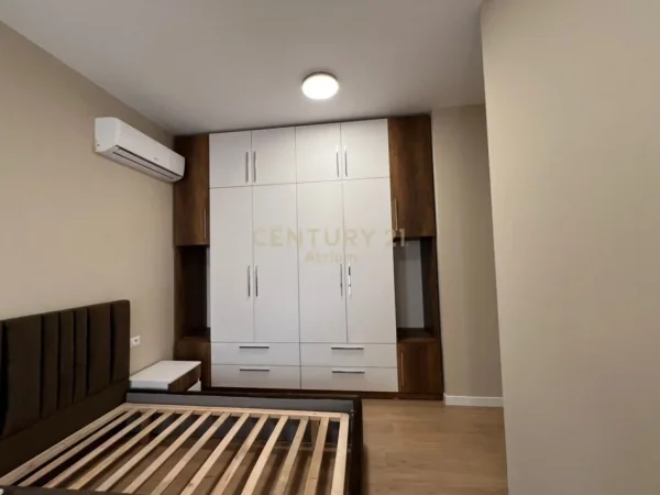 Tirane, jepet me qera apartament 2+1+Ballkon Kati 2, 124 m² 2.000 € (Rezidenca Green Valley)