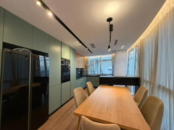 Tirane, jepet me qera apartament 3+1+Ballkon Kati 3, 126 m² 1.200 € (Kodra e Diellit)