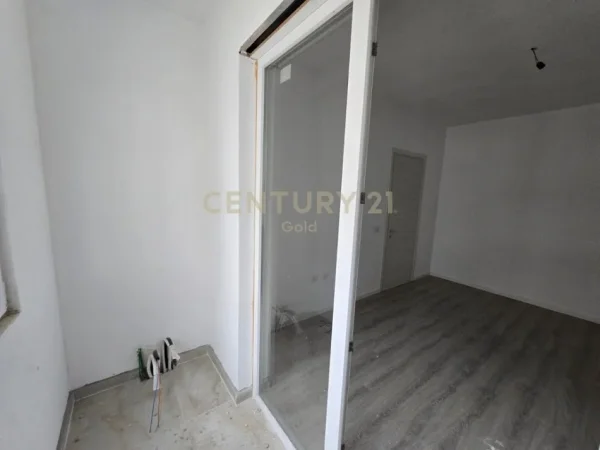 Tirane, shes apartament 1+1+Aneks+Ballkon Kati 5, 71 m² 125.000 € (E-88)
