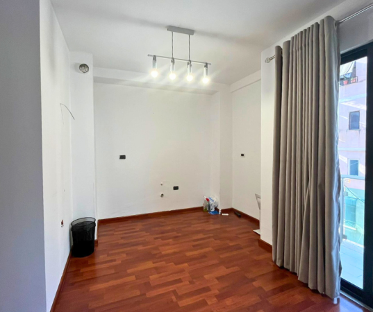 Tirane, jepet me qera zyre Kati 2, 800 € (Stadiumi Dinamo)