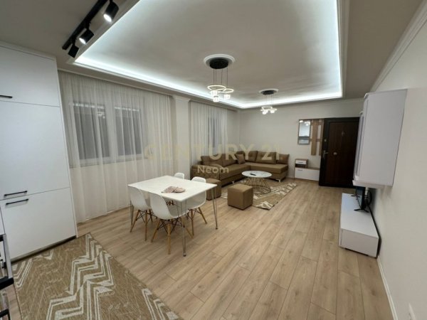 Tirane, jepet me qera 1+1 Kati 5, 70 m² 600 € (Liqeni Tiranes)