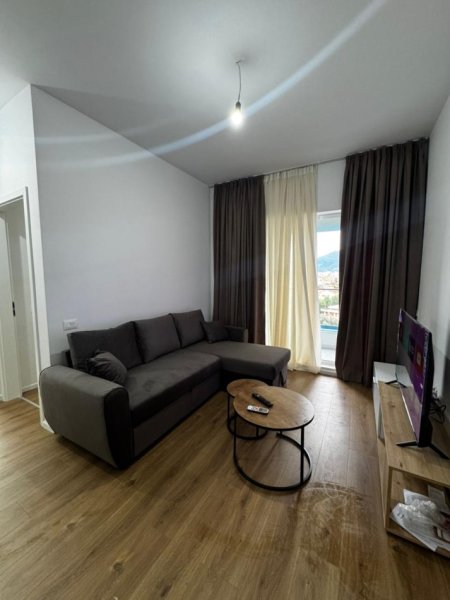 Tirane, jepet me qera apartament 2+1+Ballkon Kati 8, 75 m² 500 € (Rruga Pasho Hysa)