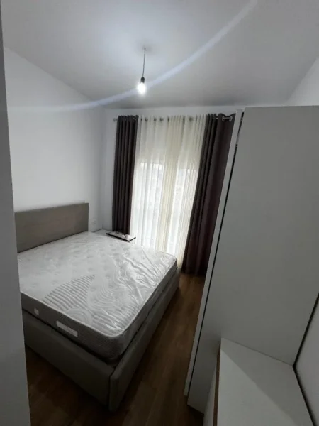 Tirane, jepet me qera apartament 2+1+Ballkon Kati 8, 75 m² 500 € (Rruga Pasho Hysa)