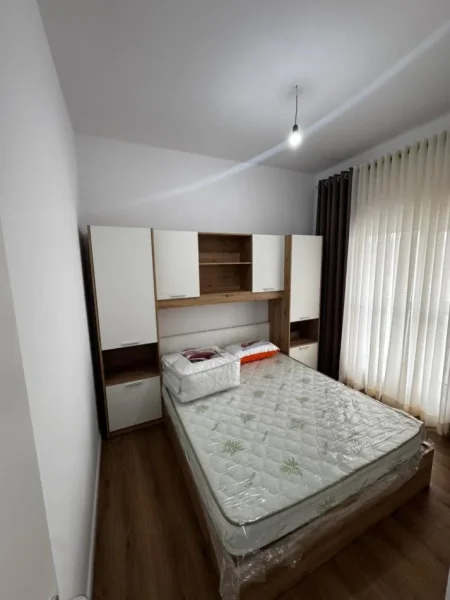 Tirane, jepet me qera apartament 2+1+Ballkon Kati 8, 75 m² 500 € (Rruga Pasho Hysa)