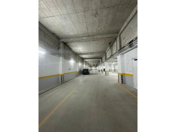 Tirane, jepet me qera garazh | post parkimi Kati 0, 1.258 m² 1.500 € (Shkoze)