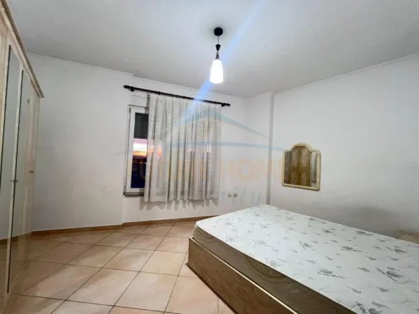 Tirane, jepet me qera apartament 1+1 Kati 5, 59 m² 519 € (PORCELAN)