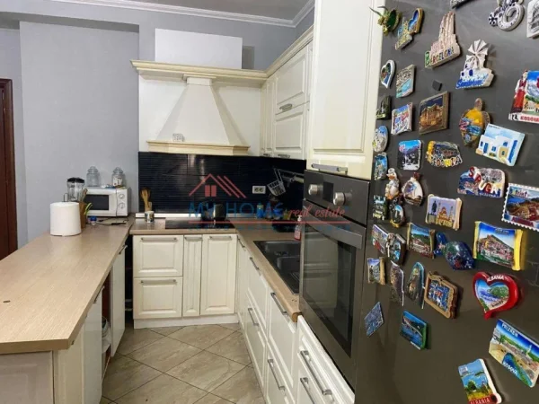 Tirane, shitet apartament 2+1+Ballkon Kati 7, 100 m² 165.000 € (Fresku)