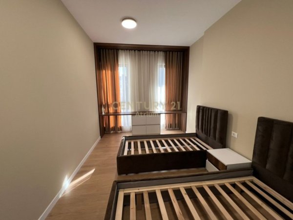 Tirane, jepet me qera apartament 2+1+Aneks+Ballkon Kati 2, 124 m² 1.800 € (Rezidenca “Green Valley”)