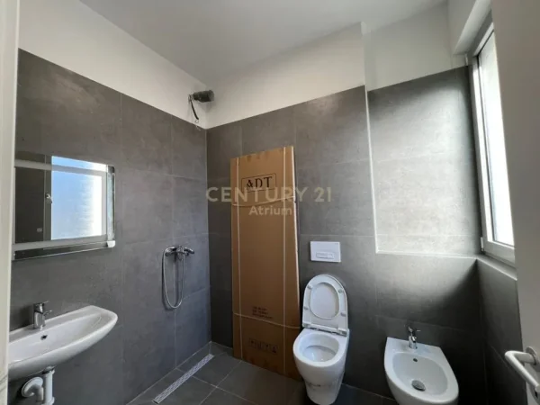 Tirane, jepet me qera apartament 2+1+Aneks+Ballkon Kati 2, 124 m² 1.800 € (Rezidenca “Green Valley”)