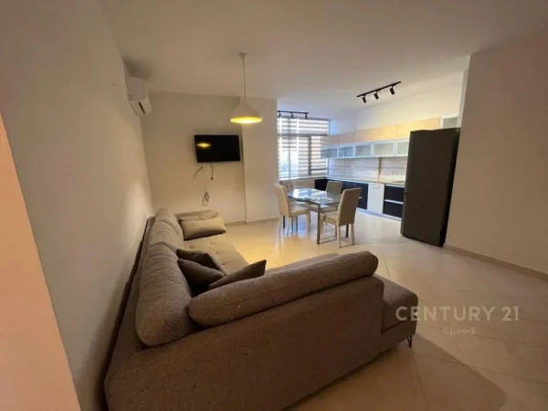 Tirane, jepet me qera apartament 2+1+Aneks+Ballkon Kati 2, 100 m² 900 € 