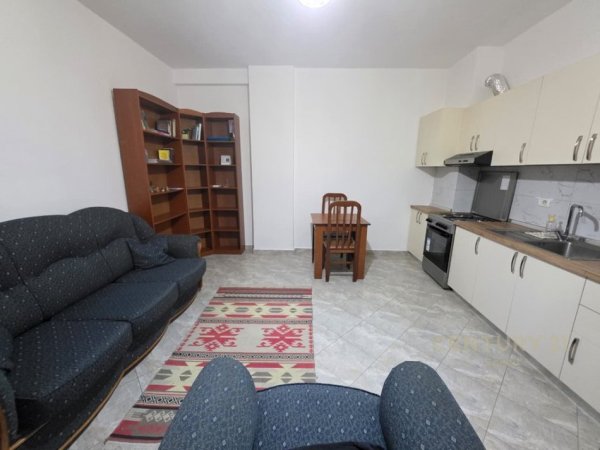 Tirane, jepet me qera apartament 1+1 Kati 3, 60 m² 470 € (Liqeni i Thate)