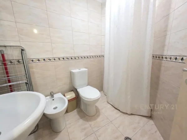 Tirane, jepet me qera apartament 1+1 Kati 3, 60 m² 470 € (Liqeni i Thate)