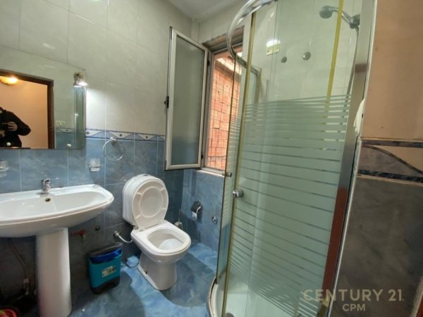 Tirane, jap me qera apartament 1+1 Kati 4, 35 m² 420 € (Vasil Shanto)