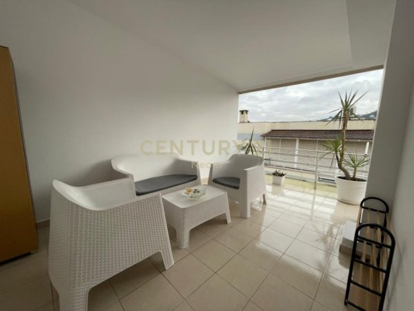 Tirane, jap me qera apartament 2+1 Kati 5, 135 m² 750 € (Liqeni Thate)