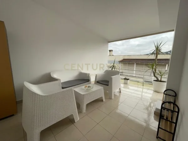 Tirane, jap me qera apartament 2+1 Kati 5, 135 m² 750 € (Liqeni Thate)