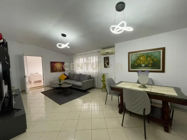 Tirane, jap me qera apartament 2+1 Kati 5, 135 m² 750 € (Liqeni Thate)