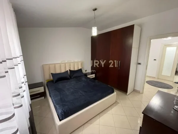 Tirane, jap me qera apartament 2+1 Kati 5, 135 m² 750 € (Liqeni Thate)