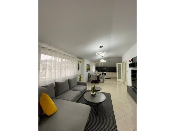Tirane, jap me qera apartament 2+1 Kati 5, 135 m² 750 € (Liqeni Thate)