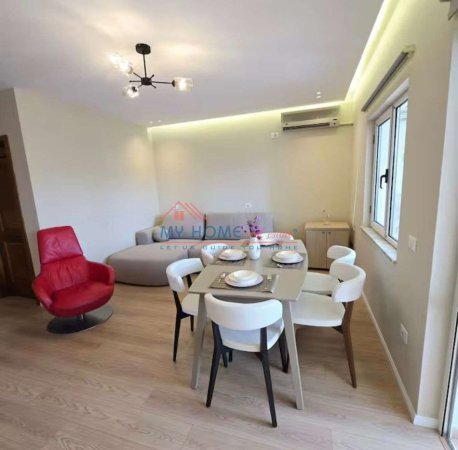 Tirane, jepet me qera apartament+verande | Penthouse 2+1+Ballkon Kati 10, 145 m² 1.200 € (Rruga Ibrahim Rugova)