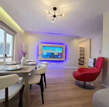 Tirane, jepet me qera apartament+verande | Penthouse 2+1+Ballkon Kati 10, 145 m² 1.200 € (Rruga Ibrahim Rugova)