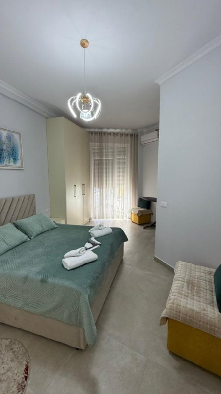 Tirane, jepet me qera apartament 2+1+Ballkon Kati 8, 110 m² 1.200 € (Qender)